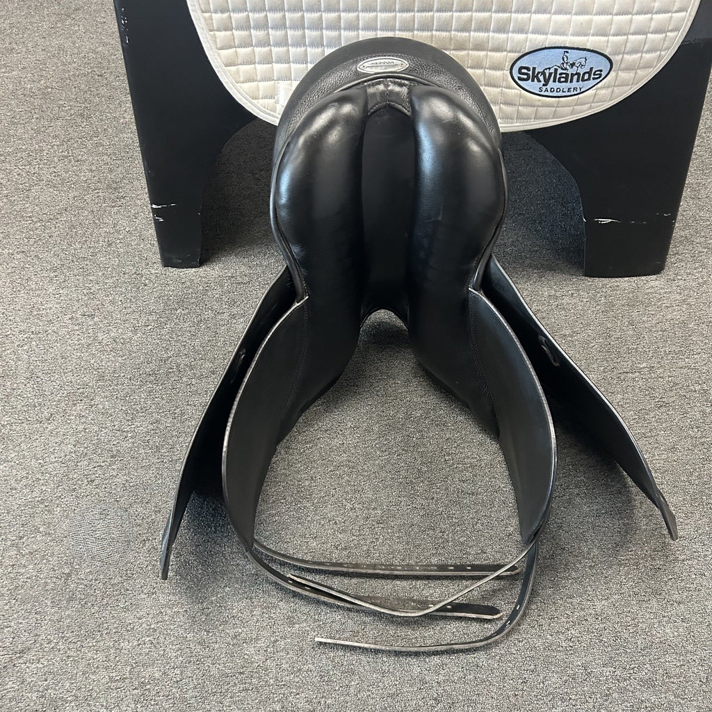 Used Stubben Genesis Special 18"/31cm Dressage Saddle