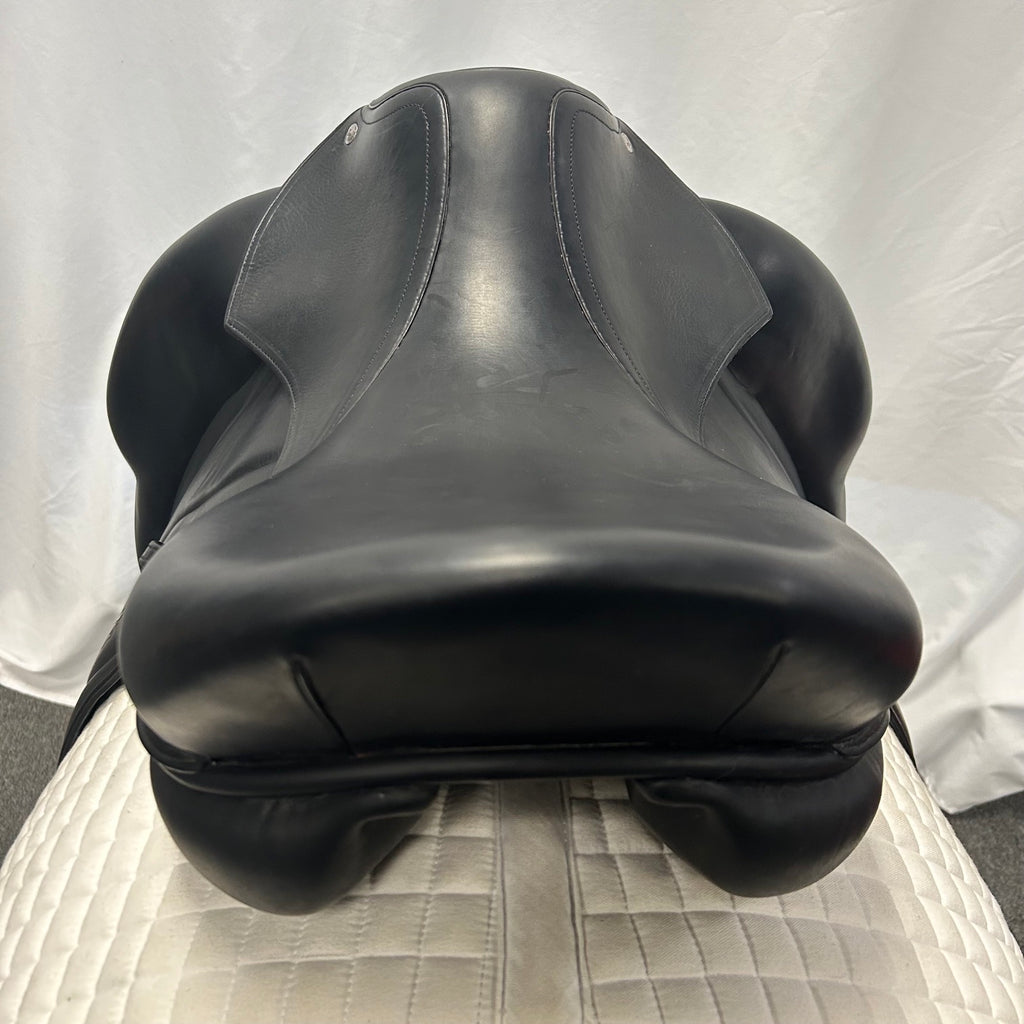 Used Voltaire Adelaide 18" Monoflap Dressage Saddle