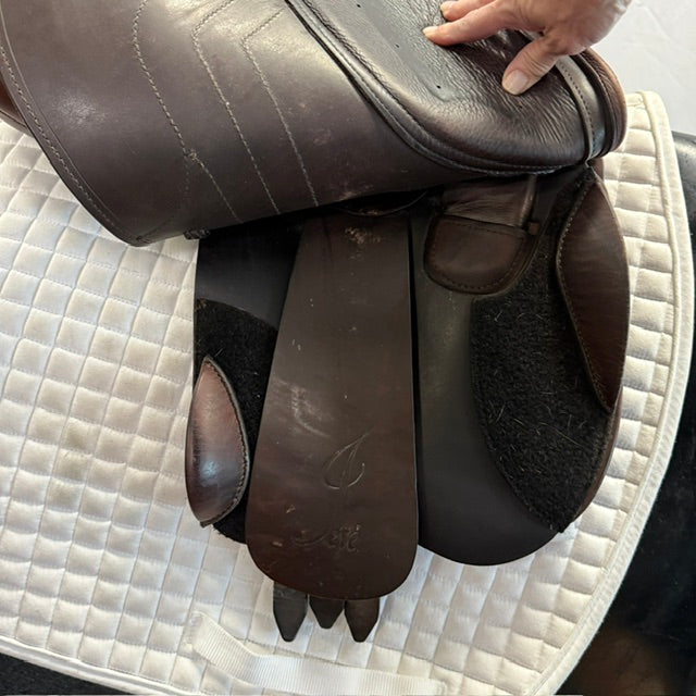 Used Schleese Jete 16.5" Jump Saddle