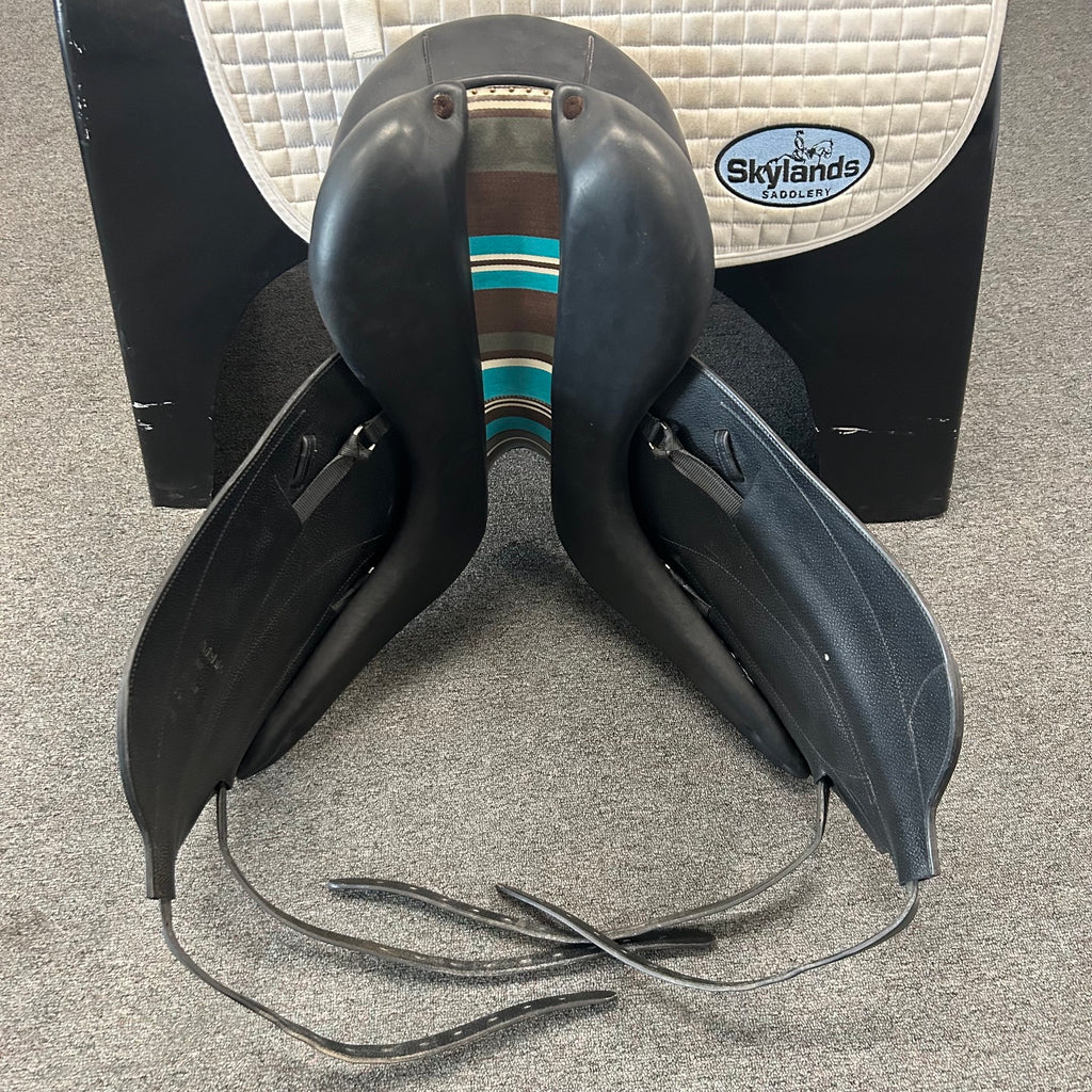 Used Voltaire Adelaide 18" Monoflap Dressage Saddle