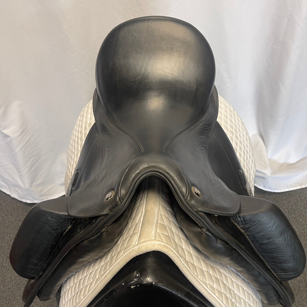Used Hennig Sofa 17.75"-18" Dressage Saddle