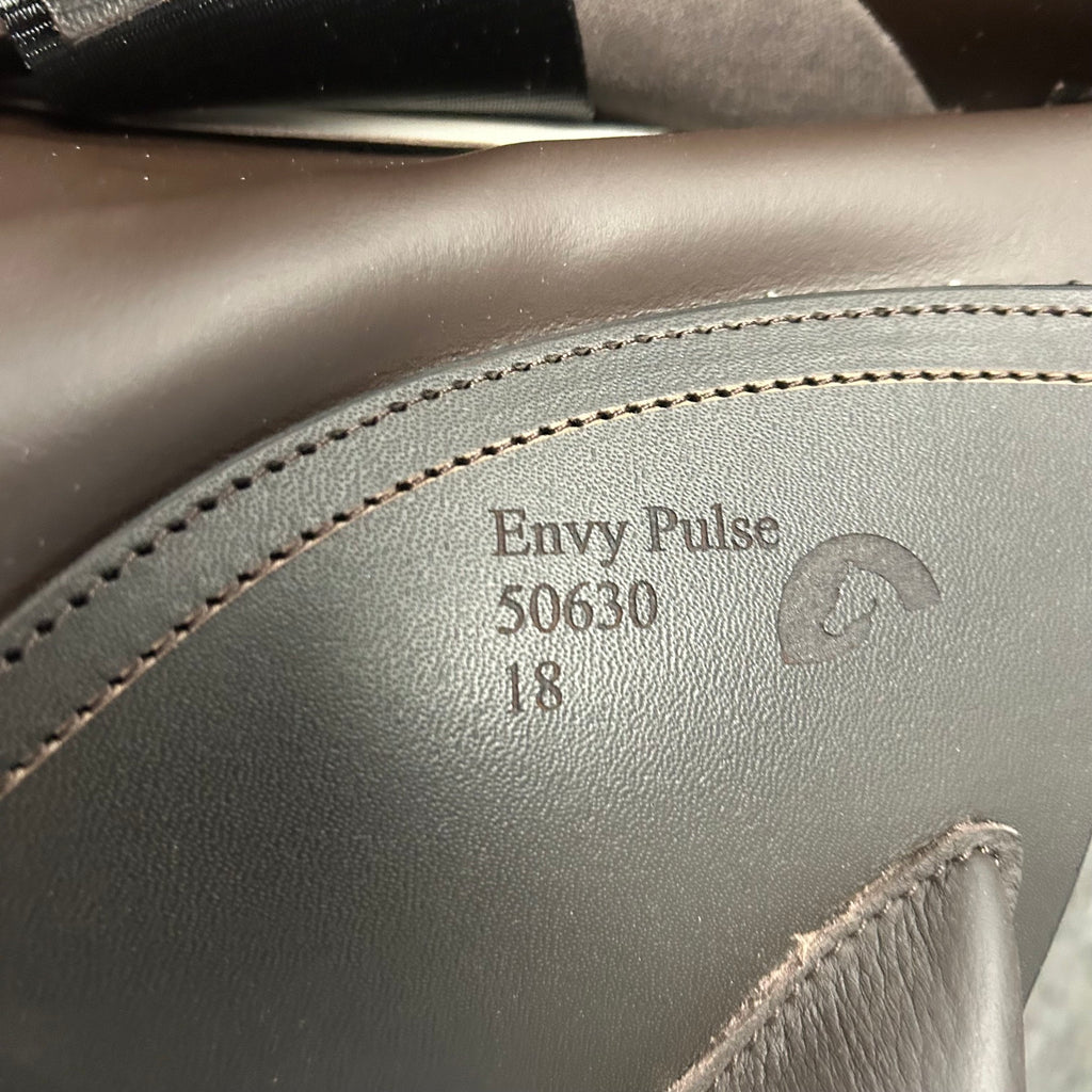 Demo Envy Pulse 18" Jump Saddle
