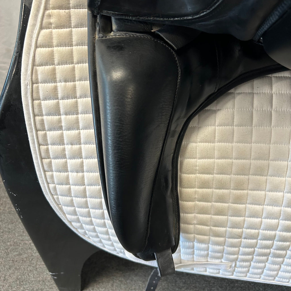 Used Custom Steffen's Advantage M5 18" Dressage Saddle