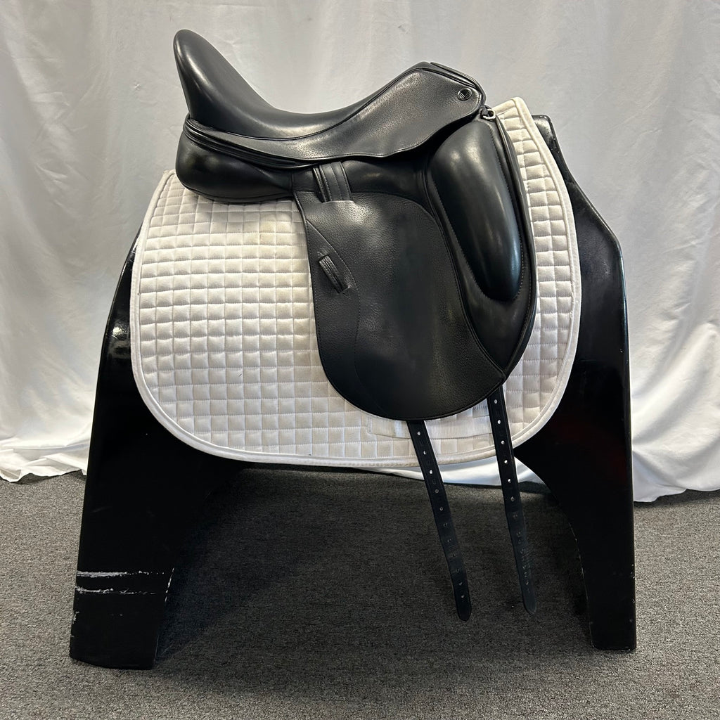 Used Veritas Eximo 18" Dressage Saddle