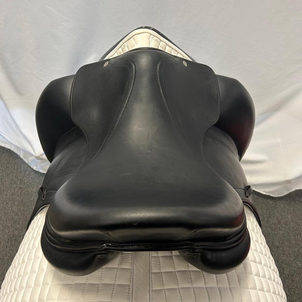 Used L'Apogee 17" DL Dressage Saddle