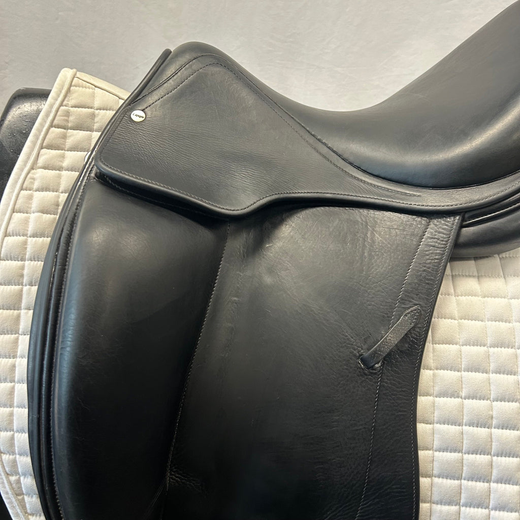 Used L'Apogee 17" DL Dressage Saddle