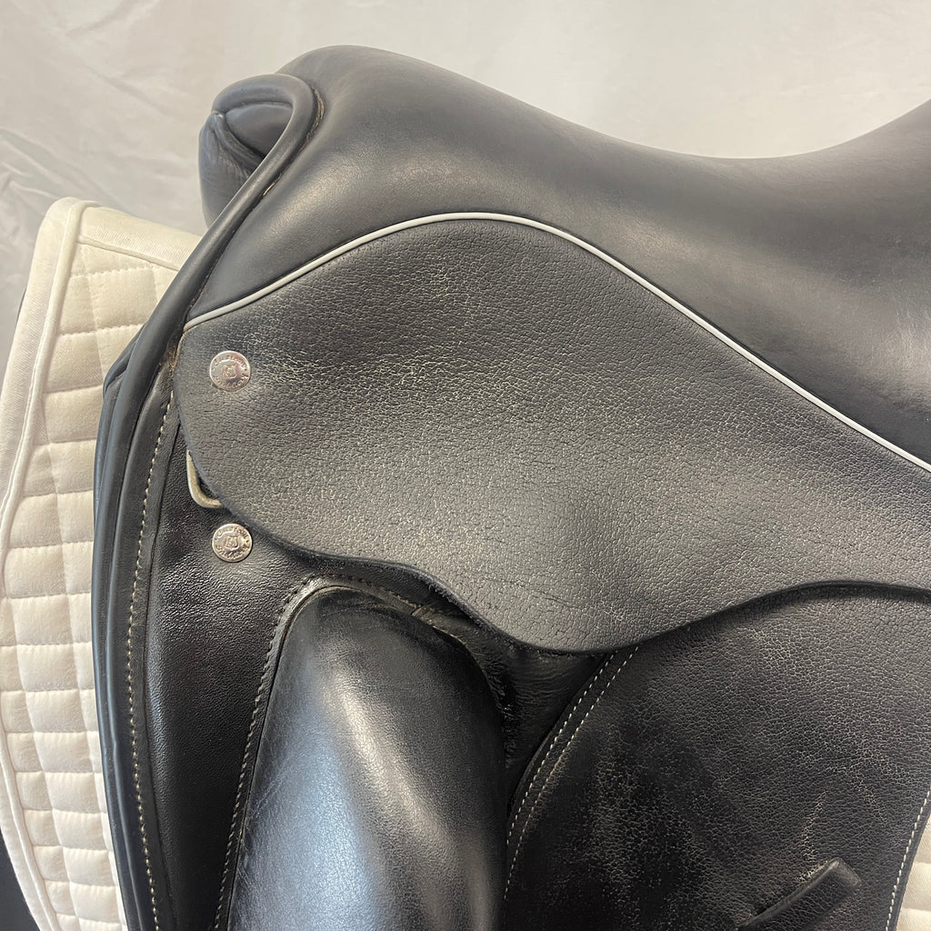 Used Custom Wolfgang Solo MKII 18" Dressage Saddle