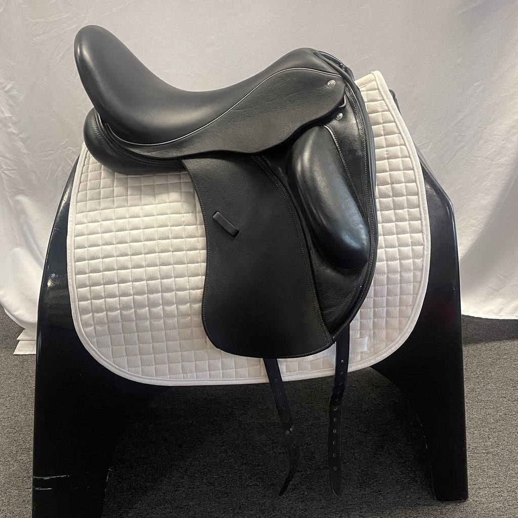 Used Custom Wolfgang Solo MKII 18" Dressage Saddle