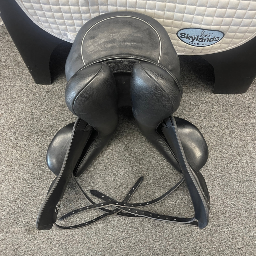 Used Custom Wolfgang Solo MKII 18" Dressage Saddle