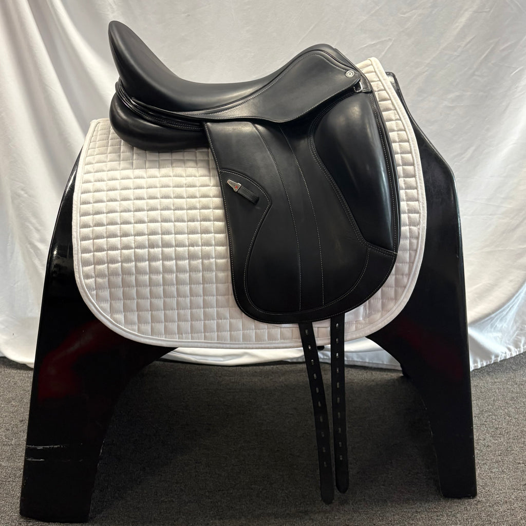 Used Equipe Kalifornia 18" Monoflap Dressage Saddle