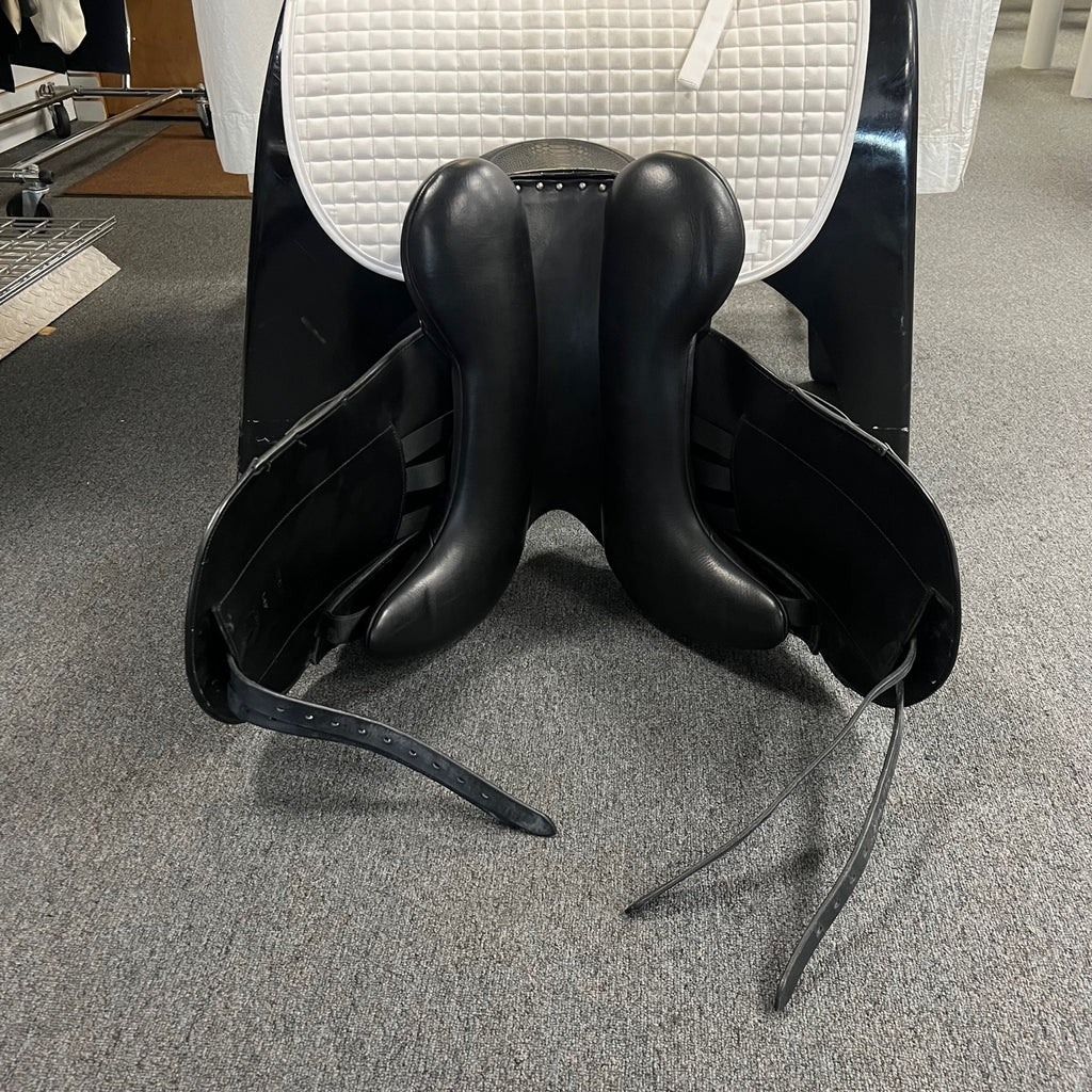 Used Tota Freedom Pro 18" Dressage Saddle