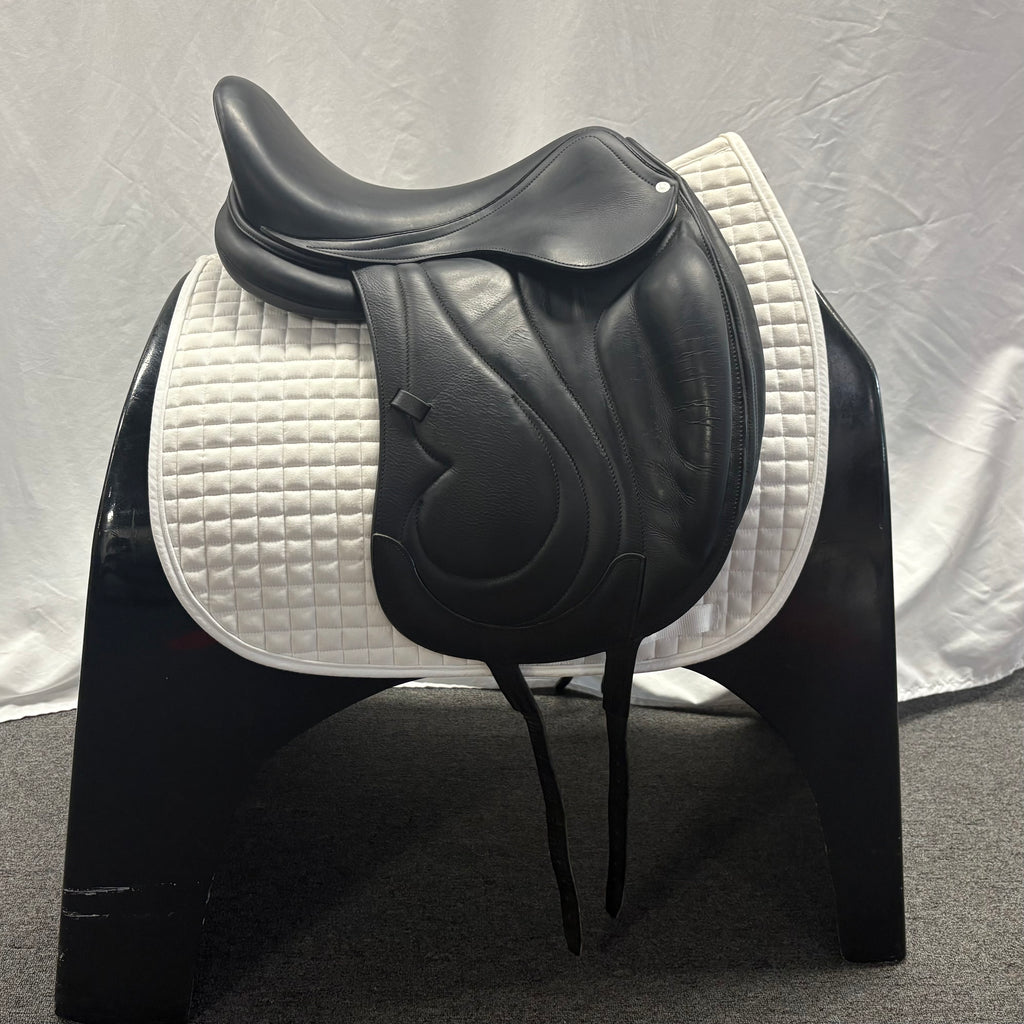 Used Antares Cadence 17.5" Monoflap Dressage Saddle