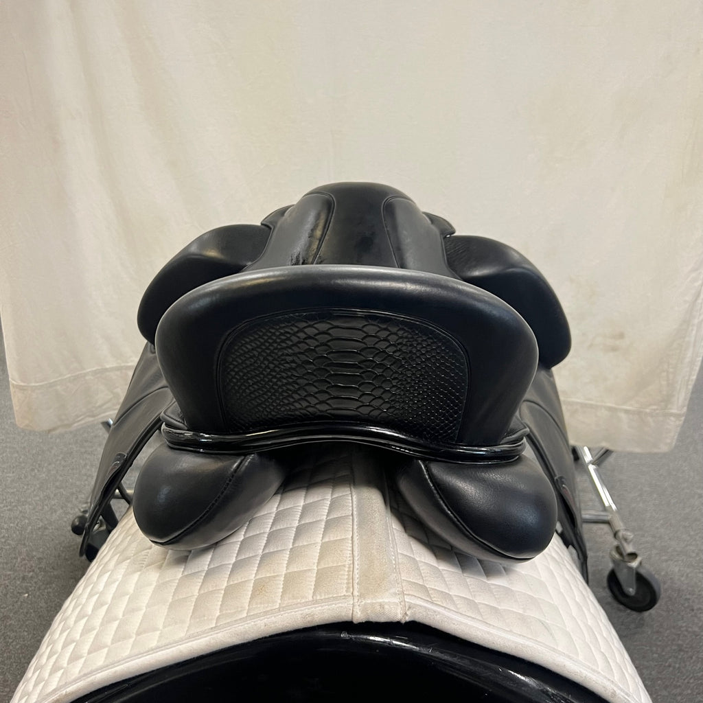 Used Tota Freedom Pro 18" Dressage Saddle
