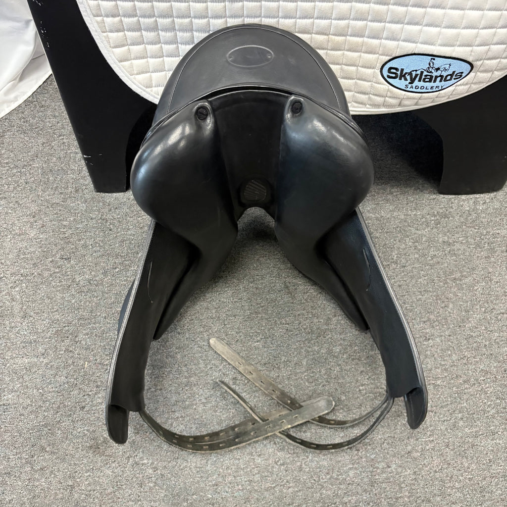 Used Equipe Viktoria 17.5" Monoflap Dressage Saddle