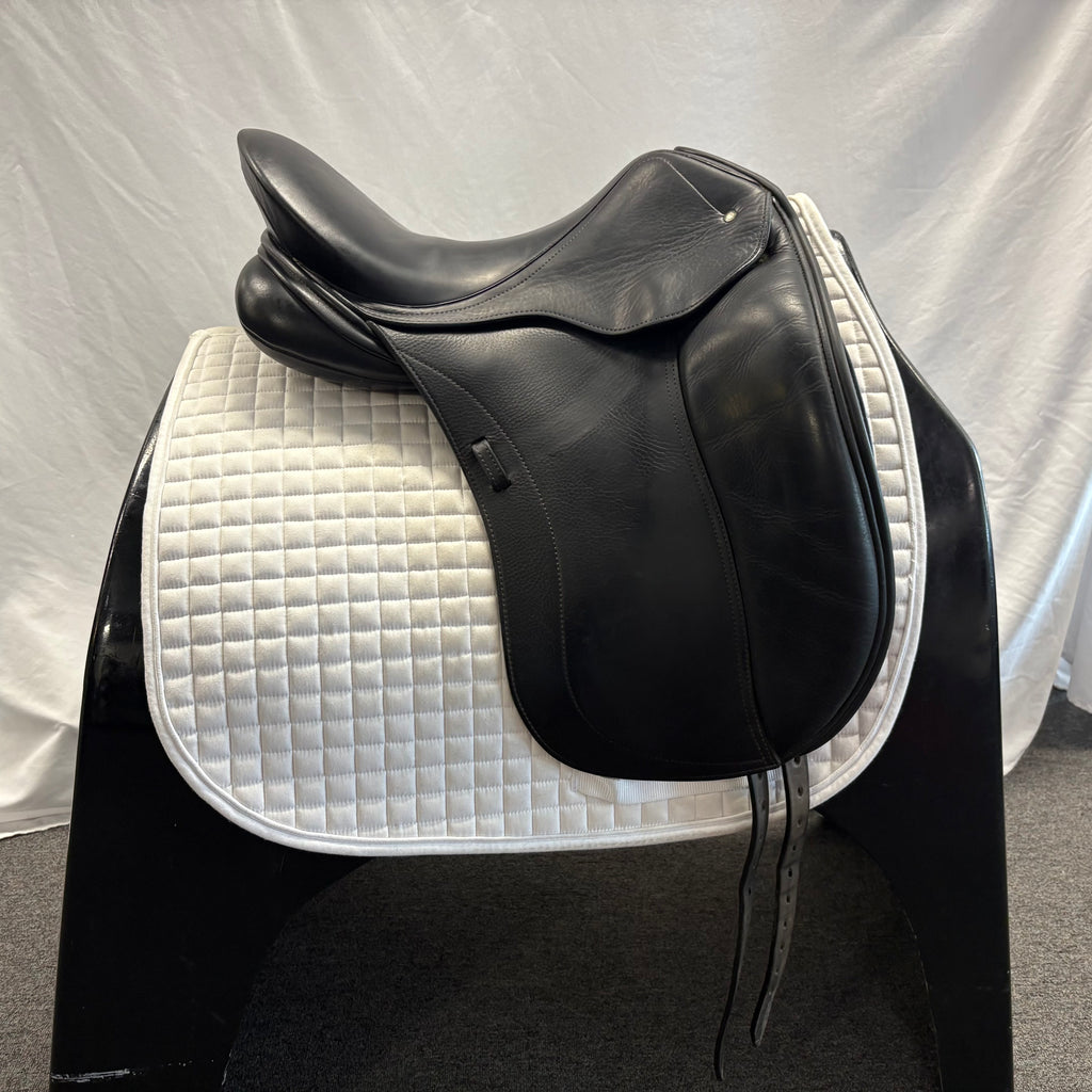 Used Schleese Wave 17" Dressage Saddle