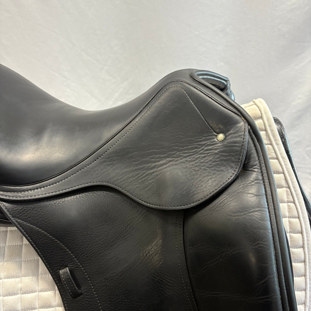 Used Schleese Wave 17" Dressage Saddle
