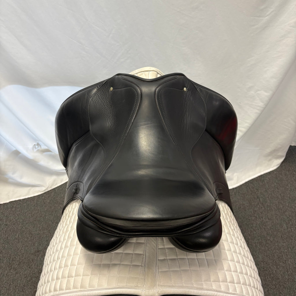 Used Schleese Wave 17" Dressage Saddle