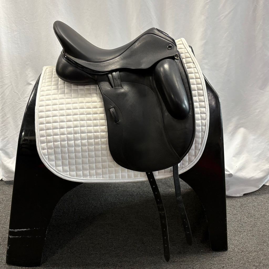 Used Veritas Unitas 17.5"-18" Dressage Saddle