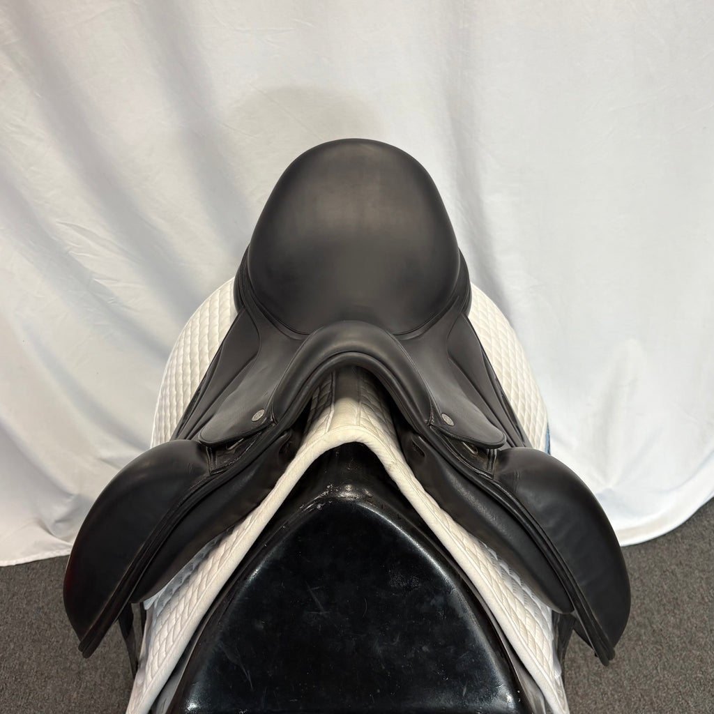 Used Equipe Oracle 17.5" Monoflap Dressage Saddle
