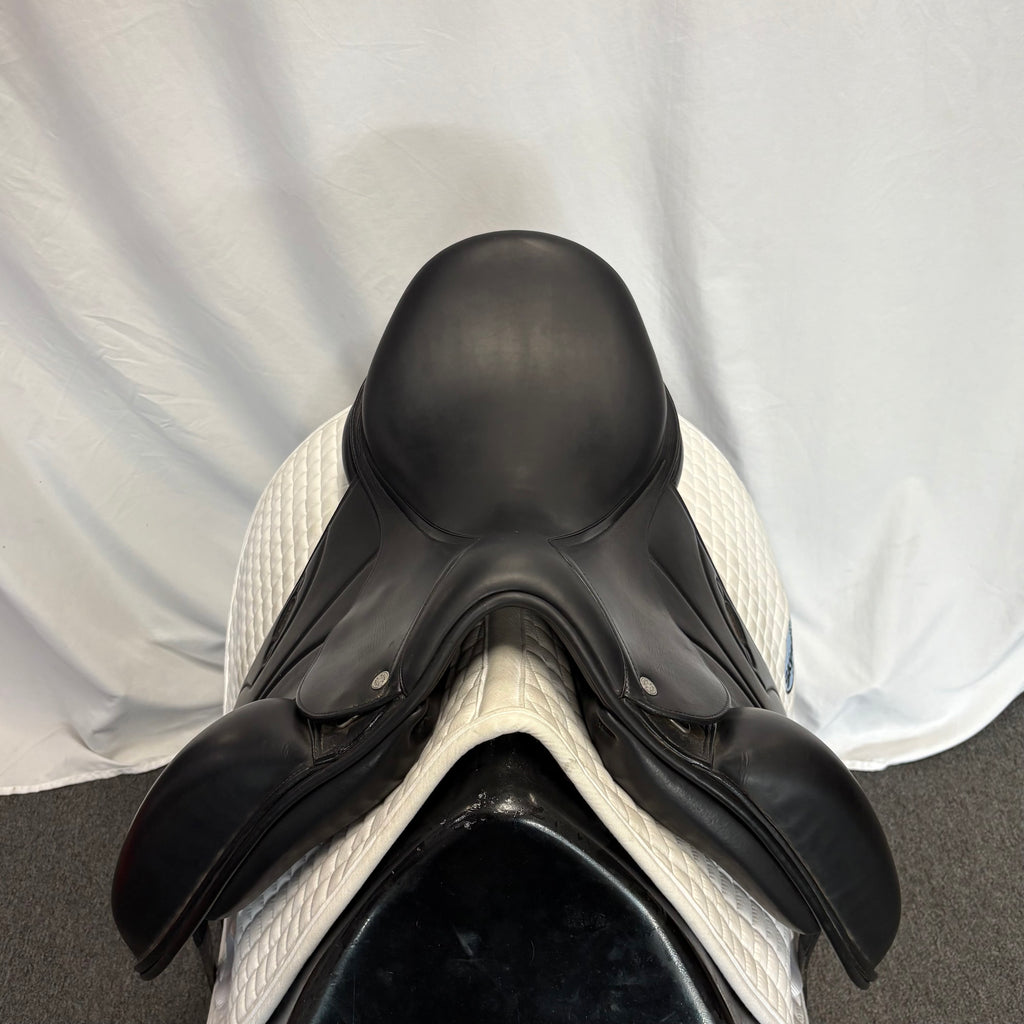Used Equipe Oracle 17.5" Monoflap Dressage Saddle