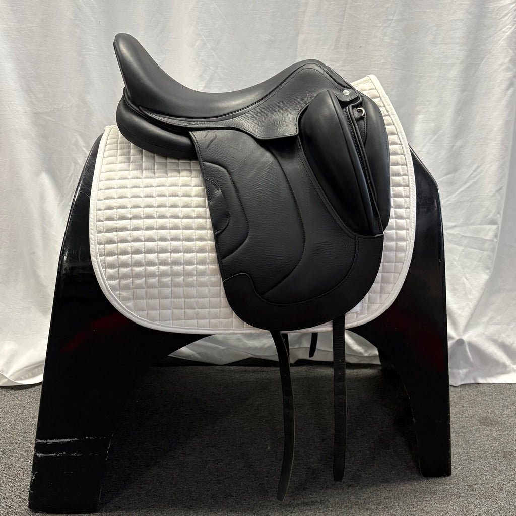 Used Antares Tempo 18" Monoflap Dressage Saddle