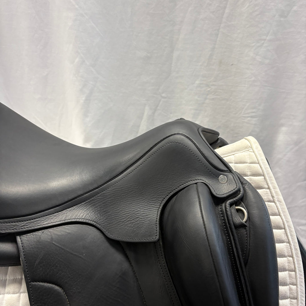 Used Antares Tempo 18" Monoflap Dressage Saddle