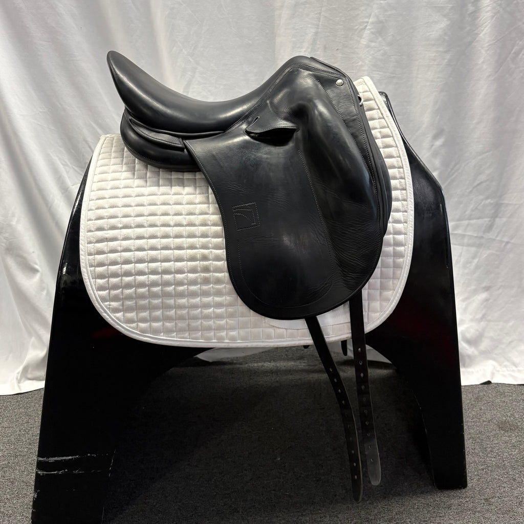 Used Childeric DPL Monoflap 18" Dressage Saddle