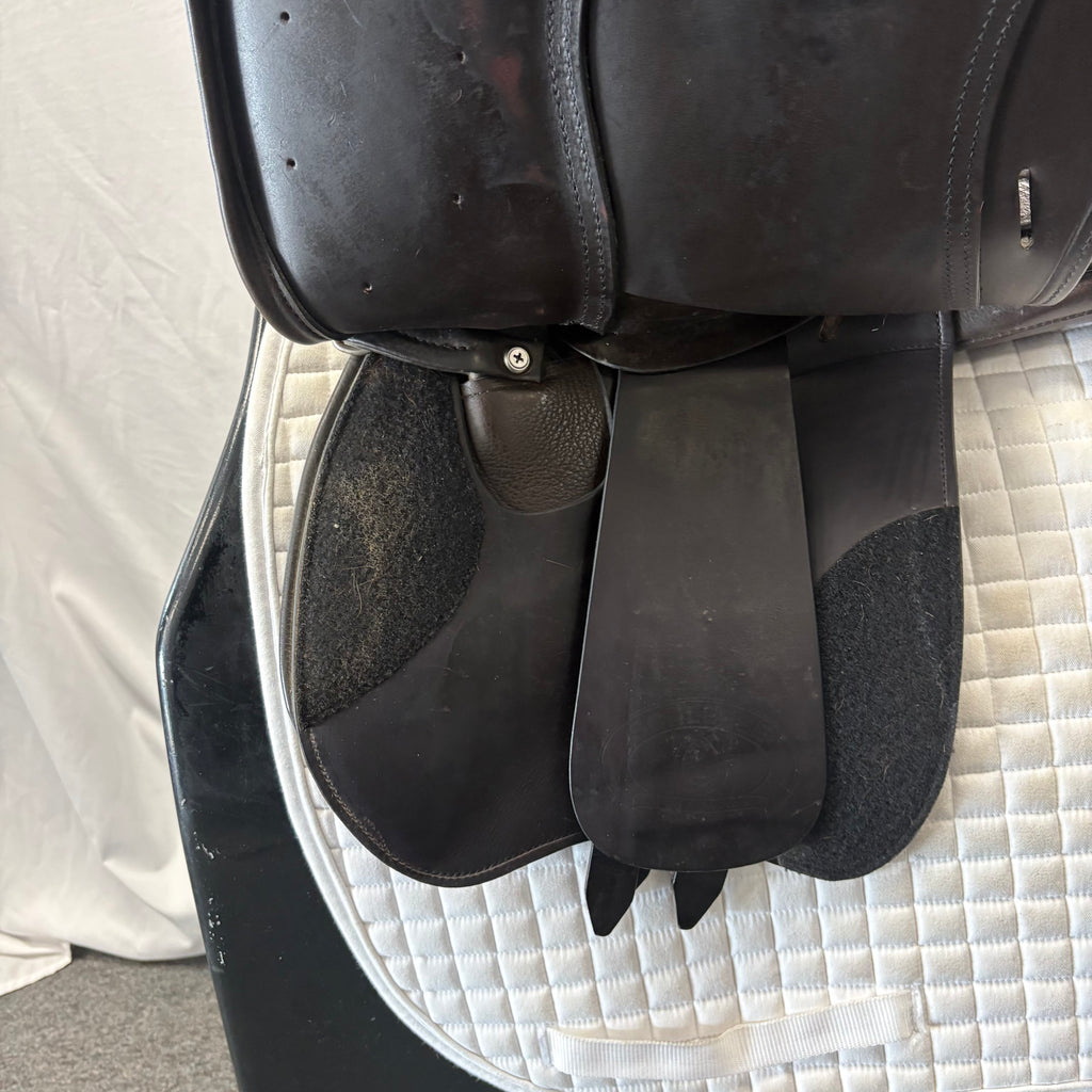 Used Schleese Merci 17.5" Jump Saddle