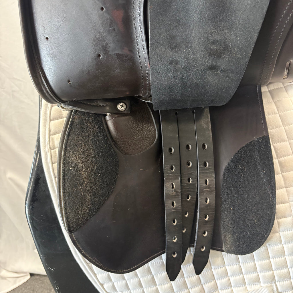 Used Schleese Merci 17.5" Jump Saddle