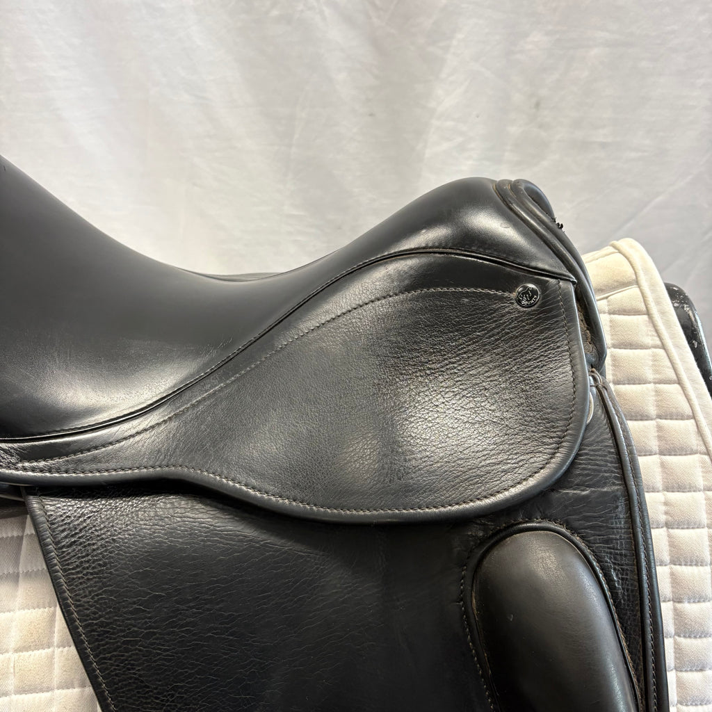 Used County Perfection 17" Dressage Saddle