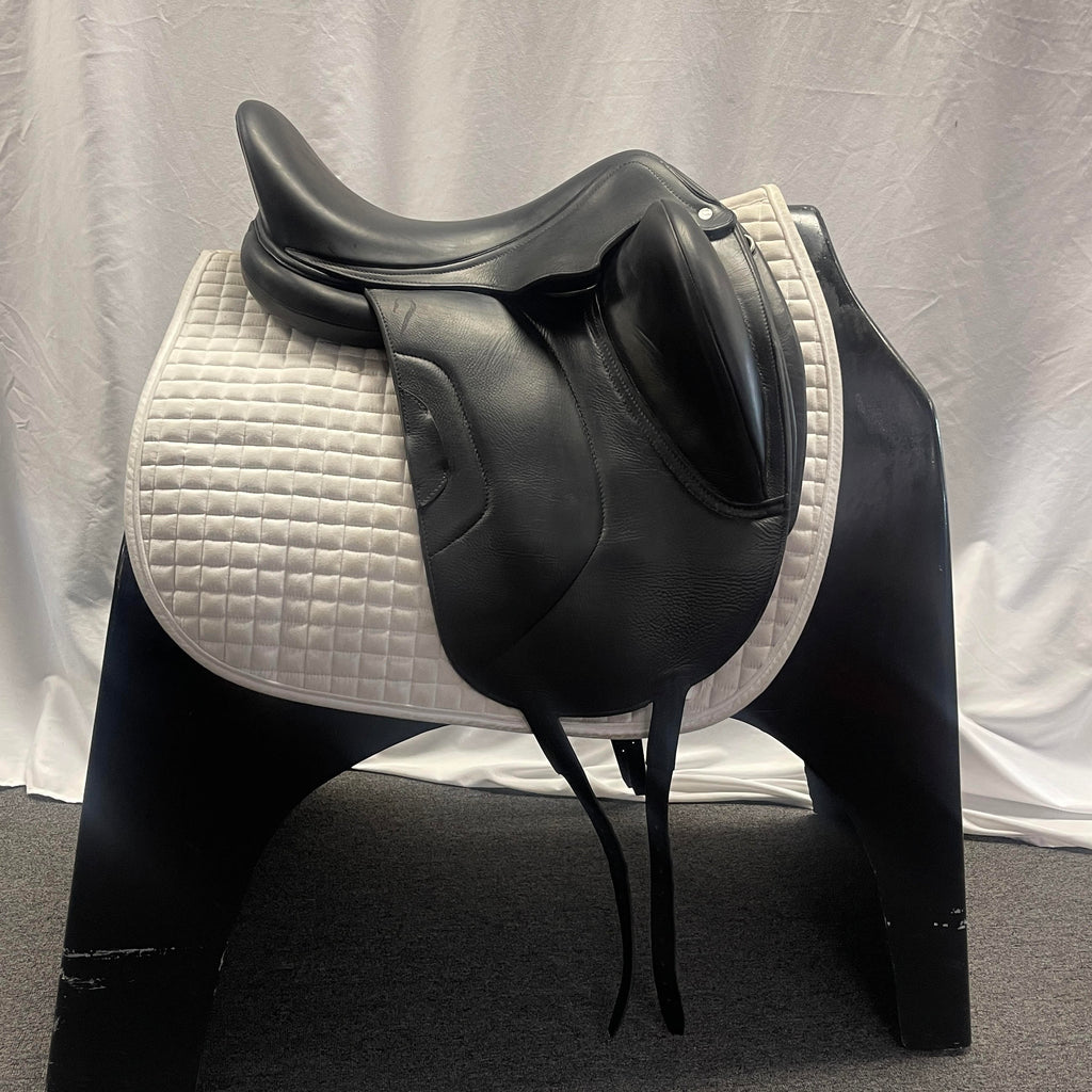 Used Antares Tempo 17.5" Monoflap Dressage Saddle