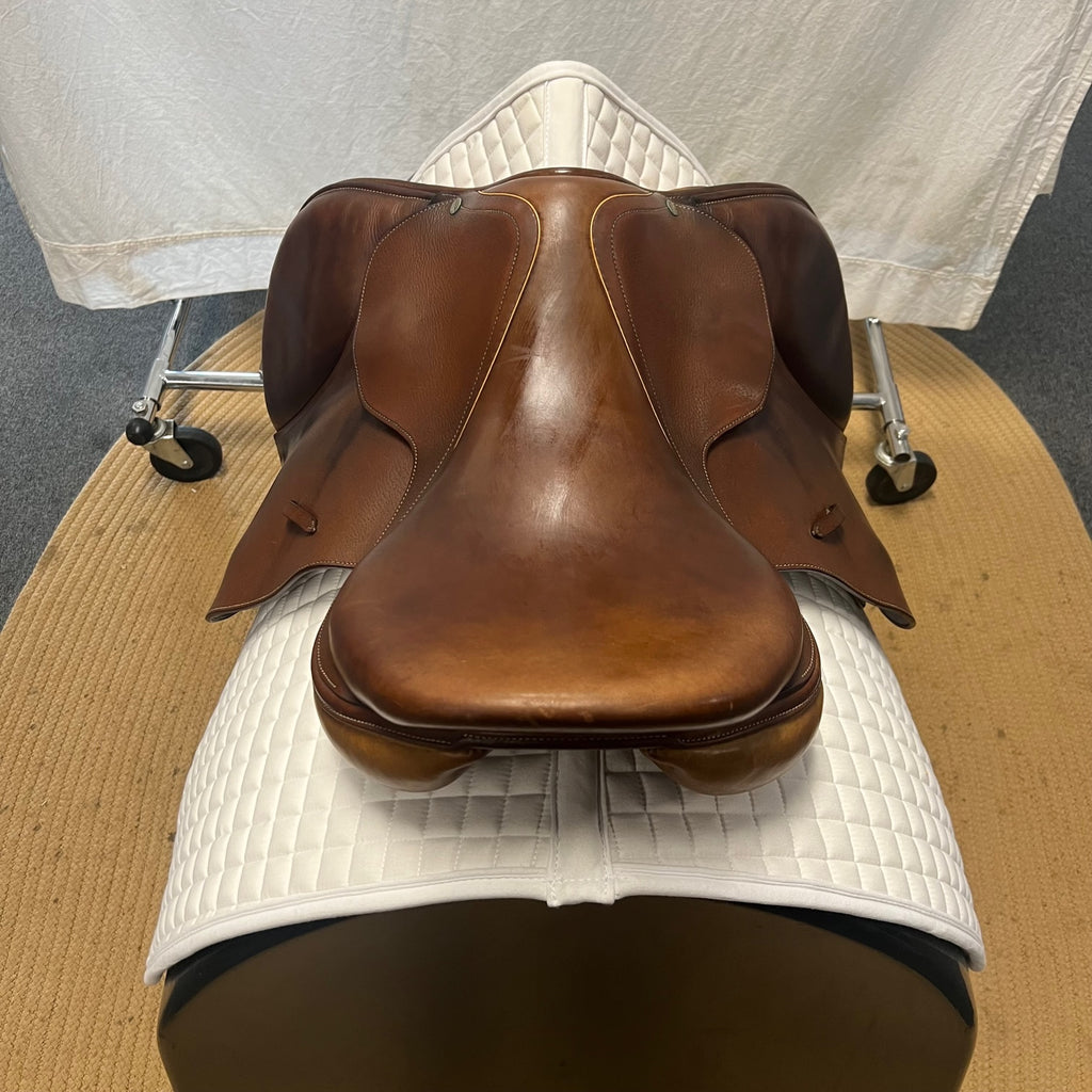 HOLD: Used L'Apogee LXI 17.5" Jump Saddle
