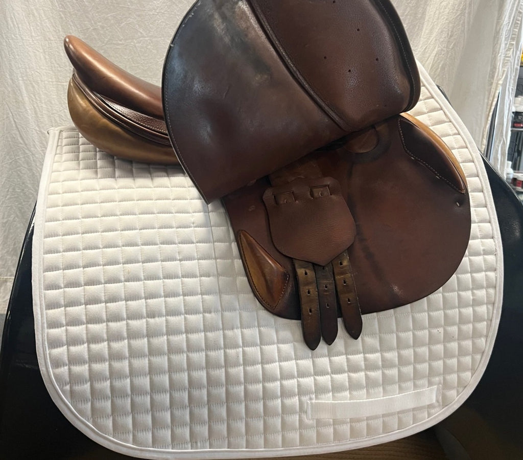 HOLD: Used L'Apogee LXI 17.5" Jump Saddle