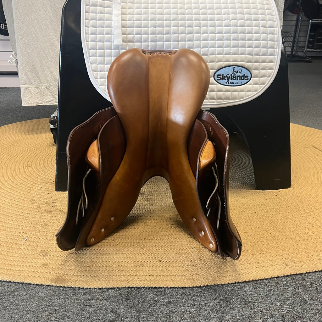 HOLD: Used L'Apogee LXI 17.5" Jump Saddle