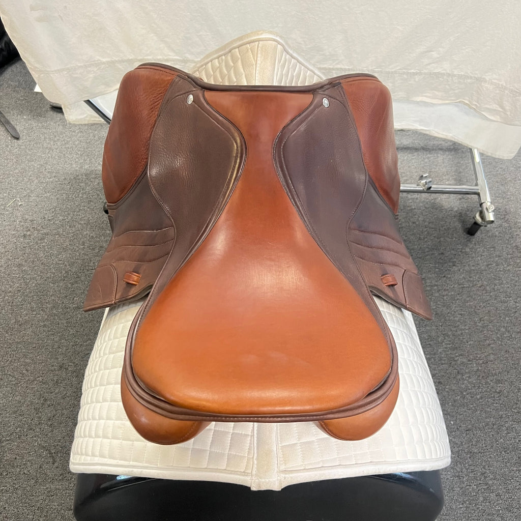 HOLD: Used Schleese Jete 18.5" Jump Saddle