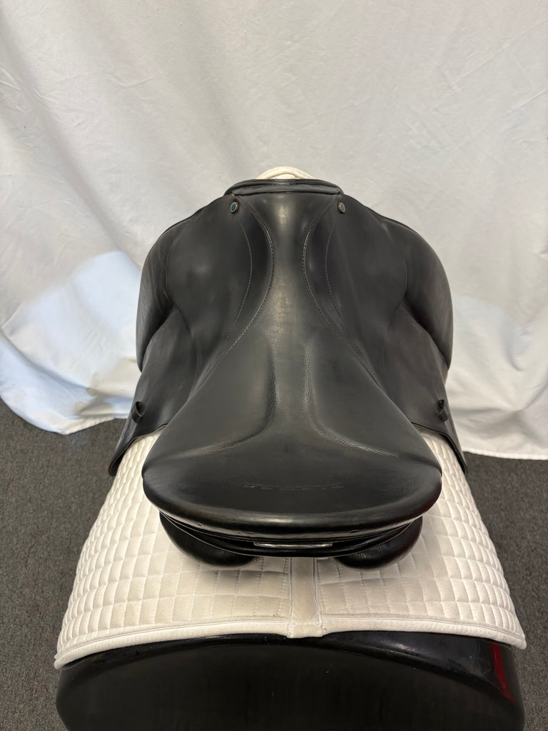 Used Stubben Genesis Special 18"/31cm Dressage Saddle