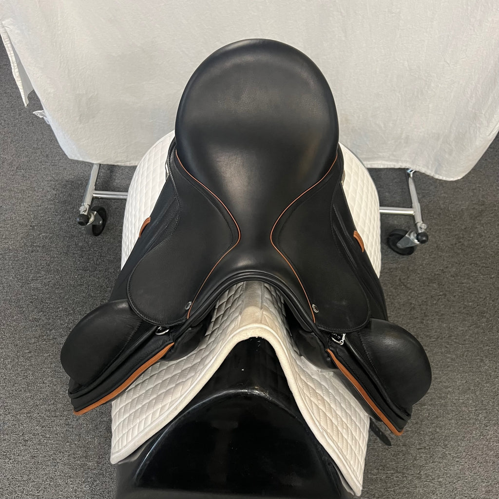 Demo Schleese Let's Dance 17.5" Monoflap Dressage Saddle