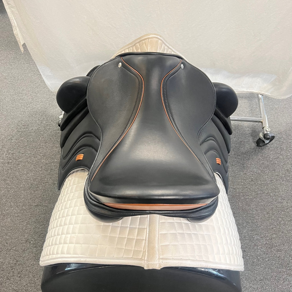 Demo Schleese Let's Dance 17.5" Monoflap Dressage Saddle