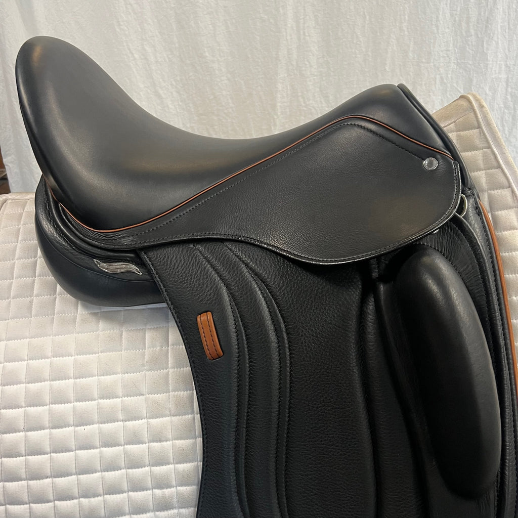 Demo Schleese Let's Dance 17.5" Monoflap Dressage Saddle