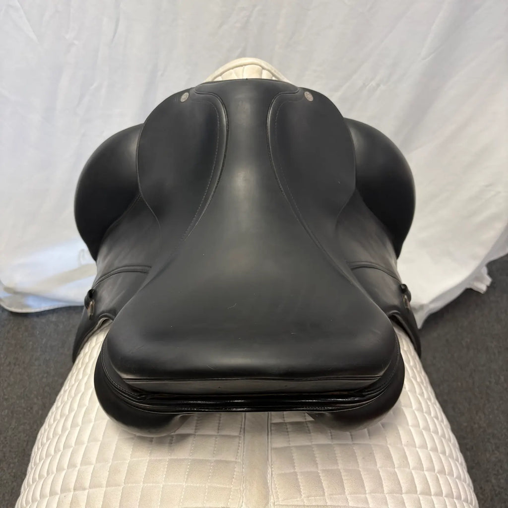 Used Equipe Oracle 17" Monoflap Dressage Saddle