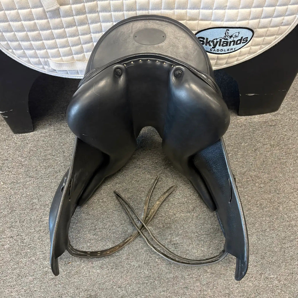 Used Equipe Oracle 17" Monoflap Dressage Saddle