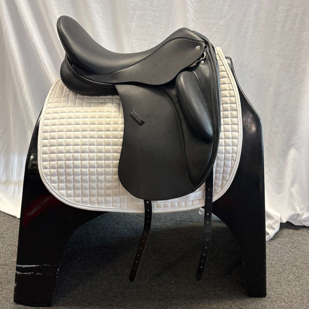 Demo Custom Wolfgang Signature Solo MKII 18" Dressage Saddle