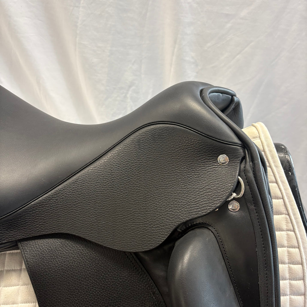 Demo Custom Wolfgang Signature Solo MKII 18" Dressage Saddle