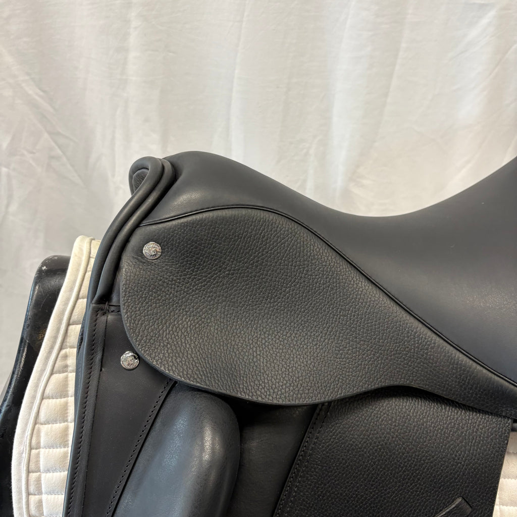 Demo Custom Wolfgang Signature Solo MKII  18" Dressage Saddle