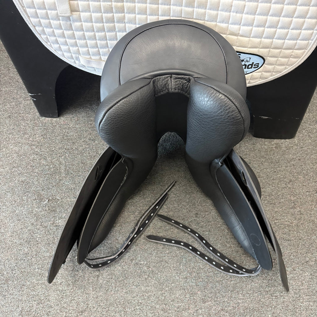 Demo Custom Wolfgang Signature Solo MKII  18" Dressage Saddle