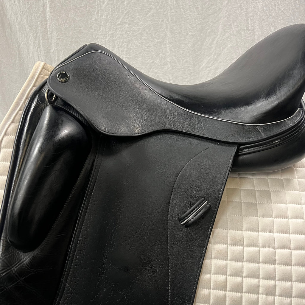 Used Veritas Vero 17.5" Dressage Saddle