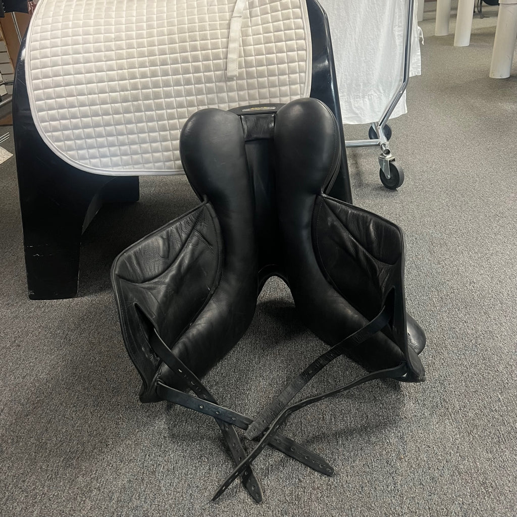 Used N2 Cardhu 17" Dressage Saddle