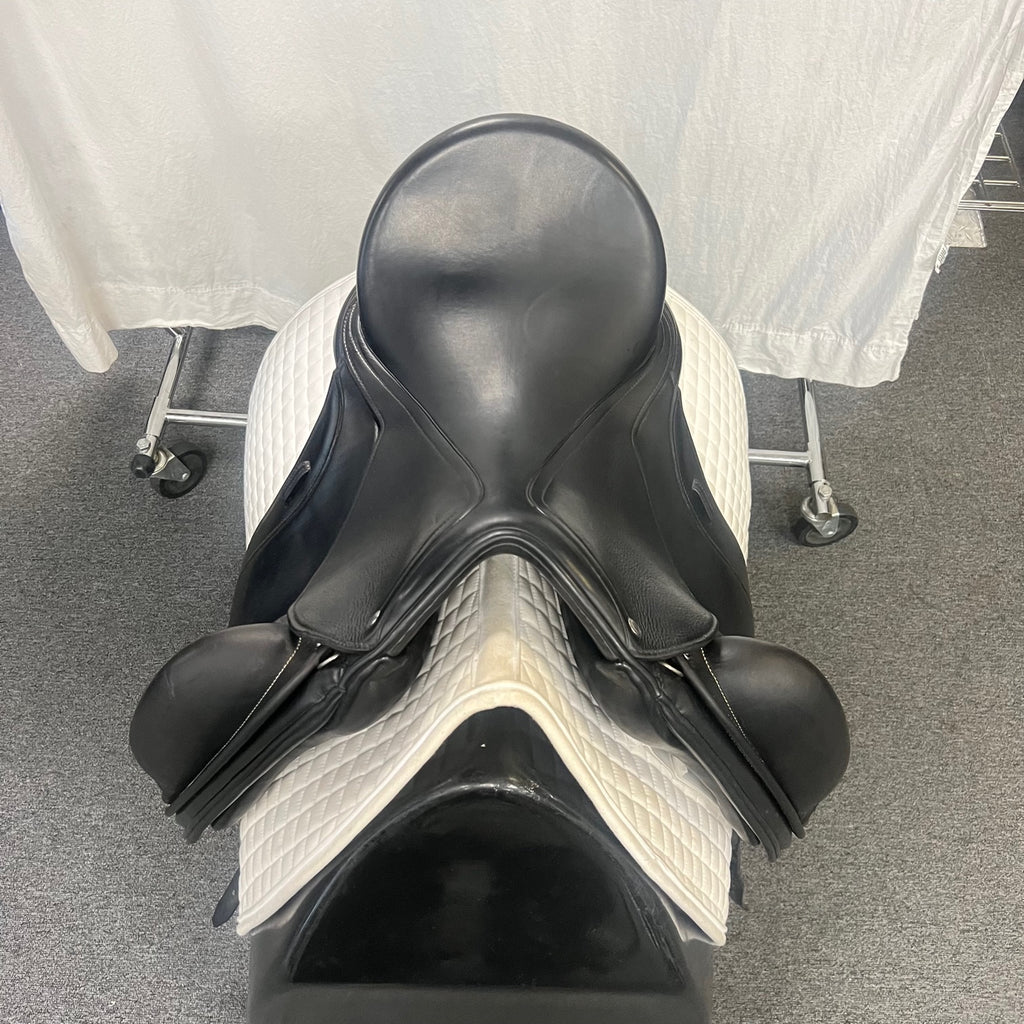 HOLD: Used Schleese Obrigado 17.5" Dressage Saddle