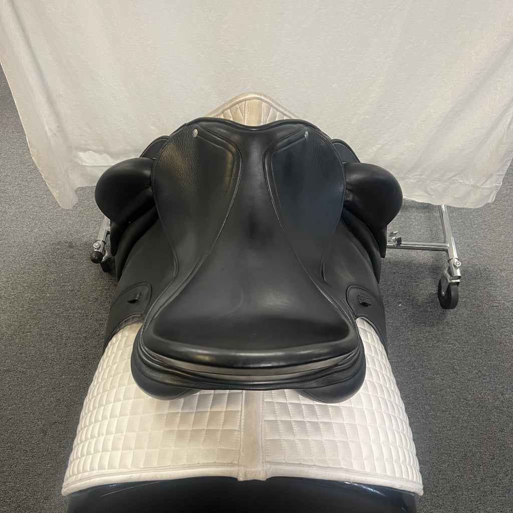 HOLD: Used Schleese Obrigado 17.5" Dressage Saddle