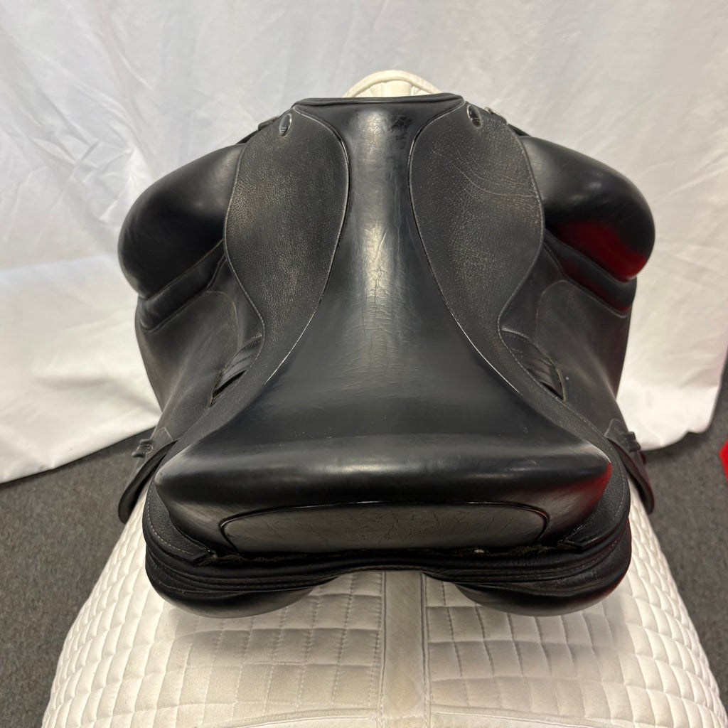 Used Veritas Eximo 18" Dressage Saddle